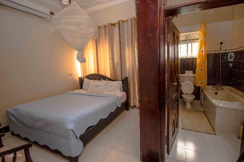 Innophine Hotel 790 Энтеббе Экстерьер фото